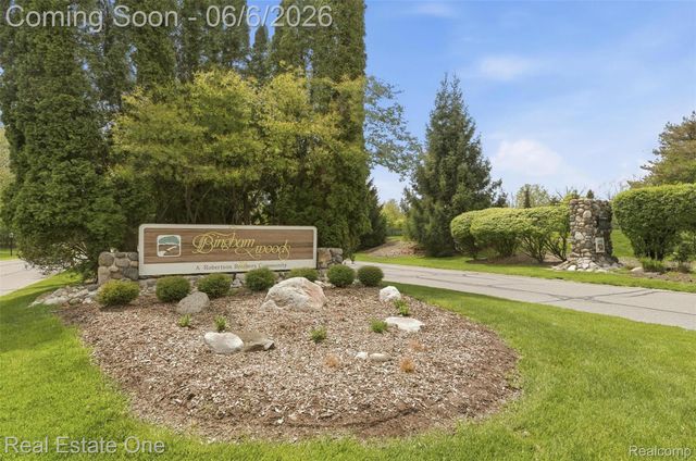 23910 Trailwood Court 82, Bingham Farms Village, MI 48025