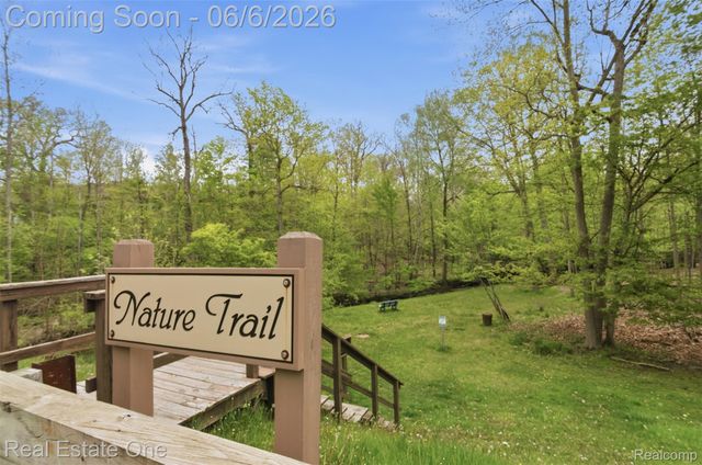 23910 Trailwood Court 82, Bingham Farms Village, MI 48025