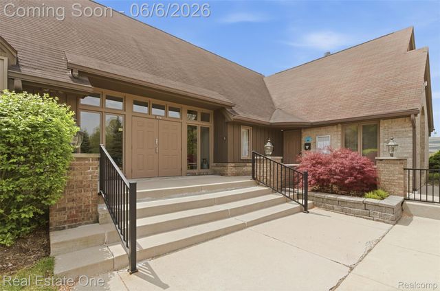 23910 Trailwood Court 82, Bingham Farms Village, MI 48025