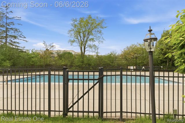 23910 Trailwood Court 82, Bingham Farms Village, MI 48025