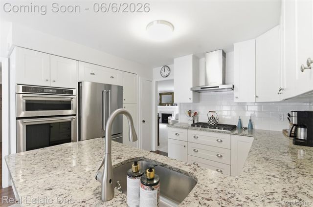 23910 Trailwood Court 82, Bingham Farms Village, MI 48025