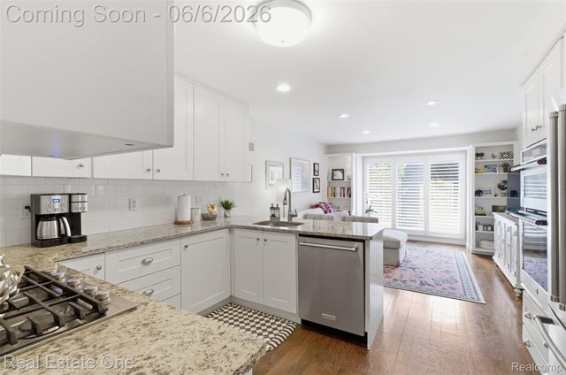 23910 Trailwood Court 82, Bingham Farms Village, MI 48025