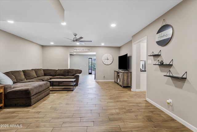 2124 E 3RD Drive, Mesa, AZ 85204