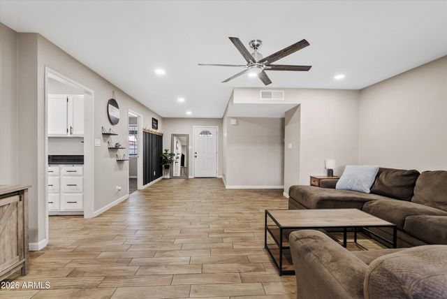 2124 E 3RD Drive, Mesa, AZ 85204