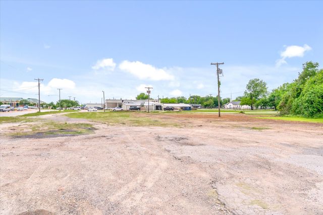 1008 S Virginia Street, Terrell, TX 75160