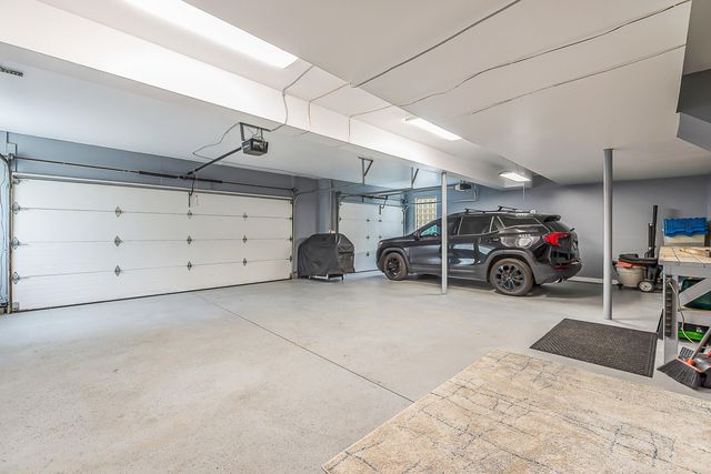 5256 Edgelake Drive, Hamburg Twp, MI 48169
