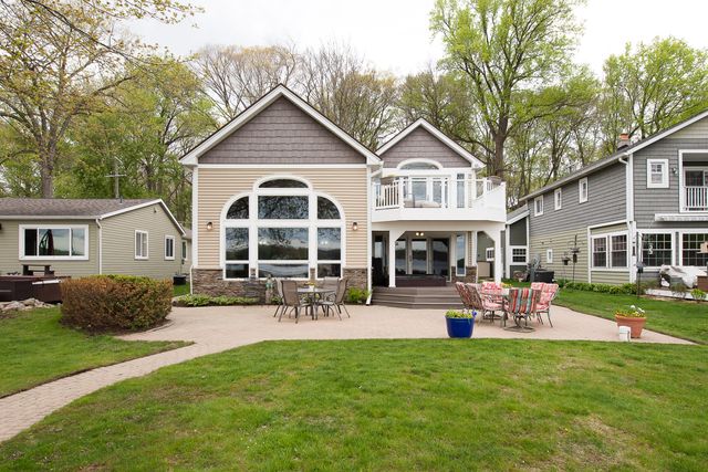 5256 Edgelake Drive, Hamburg Twp, MI 48169