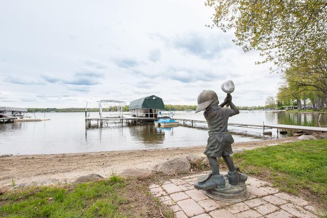 5256 Edgelake Drive, Hamburg Twp, MI 48169