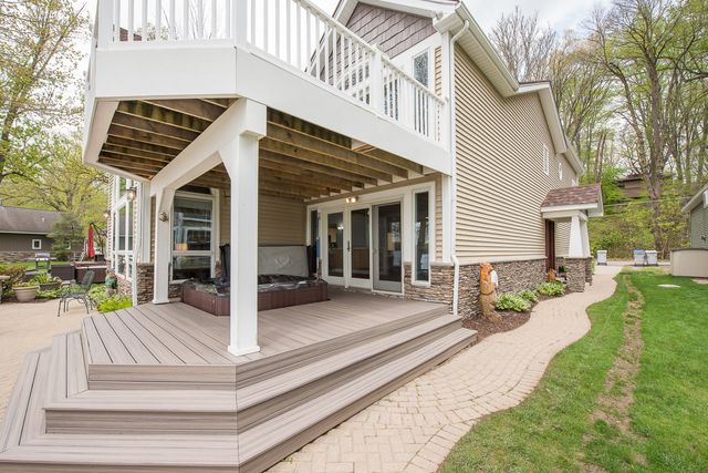 5256 Edgelake Drive, Hamburg Twp, MI 48169