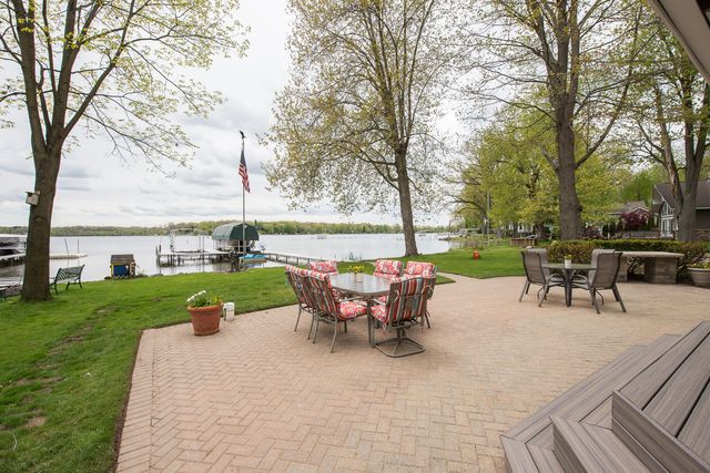 5256 Edgelake Drive, Hamburg Twp, MI 48169