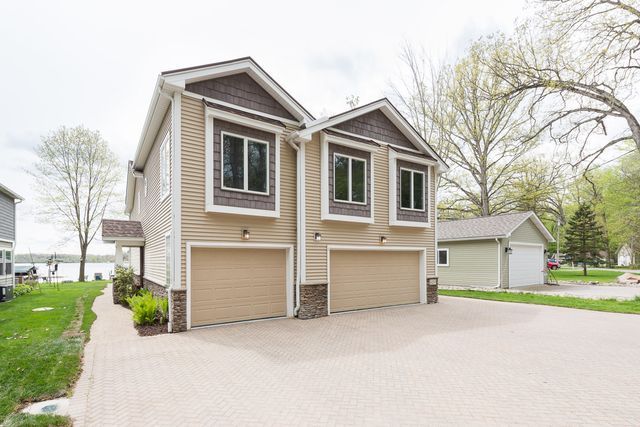 5256 Edgelake Drive, Hamburg Twp, MI 48169