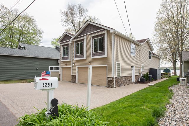 5256 Edgelake Drive, Hamburg Twp, MI 48169