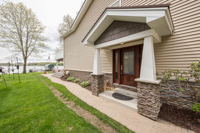 5256 Edgelake Drive, Hamburg Twp, MI 48169