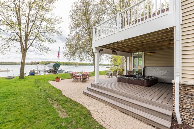 5256 Edgelake Drive, Hamburg Twp, MI 48169