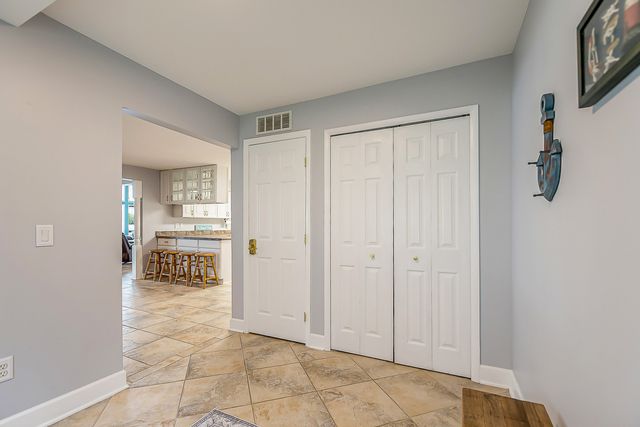 5256 Edgelake Drive, Hamburg Twp, MI 48169