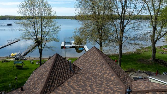 5256 Edgelake Drive, Hamburg Twp, MI 48169