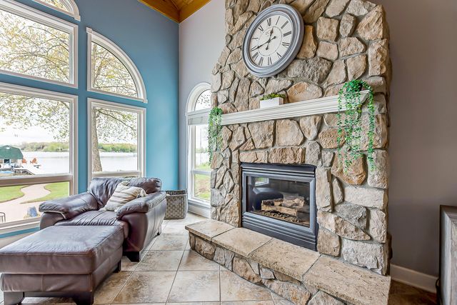 5256 Edgelake Drive, Hamburg Twp, MI 48169