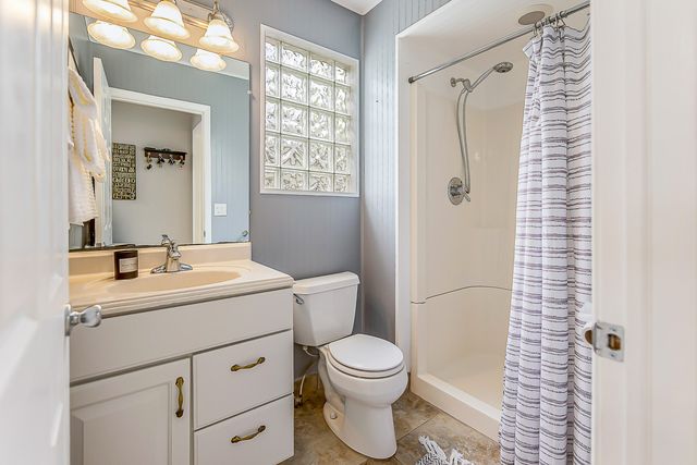 5256 Edgelake Drive, Hamburg Twp, MI 48169