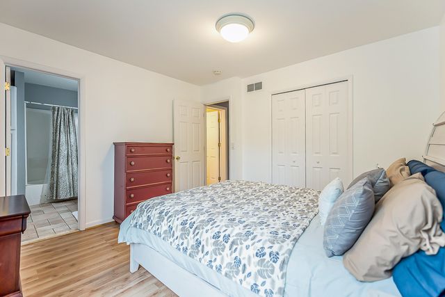 5256 Edgelake Drive, Hamburg Twp, MI 48169