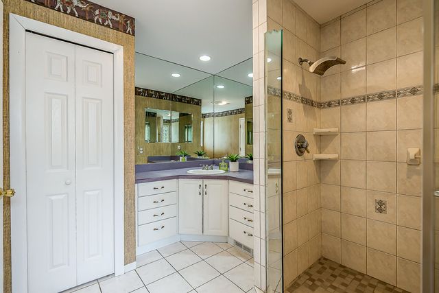 5256 Edgelake Drive, Hamburg Twp, MI 48169