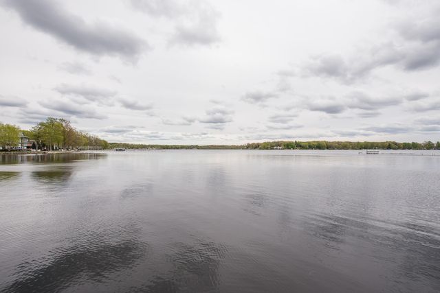 5256 Edgelake Drive, Hamburg Twp, MI 48169