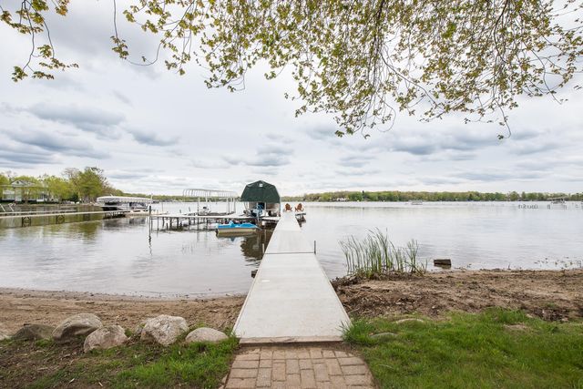 5256 Edgelake Drive, Hamburg Twp, MI 48169