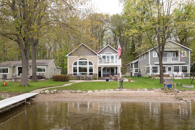 5256 Edgelake Drive, Hamburg Twp, MI 48169