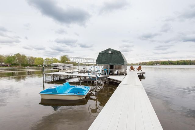 5256 Edgelake Drive, Hamburg Twp, MI 48169