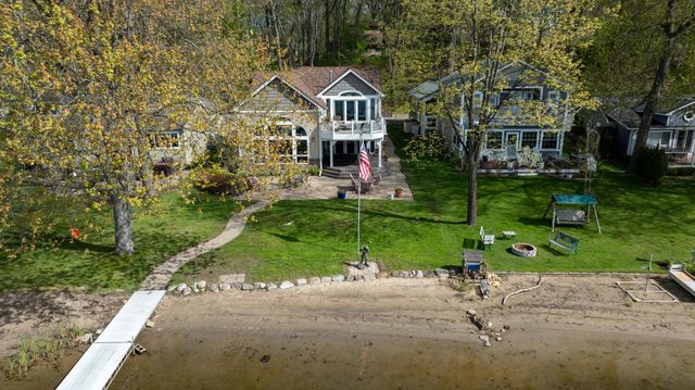 5256 Edgelake Drive, Hamburg Twp, MI 48169
