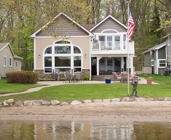 5256 Edgelake Drive, Hamburg Twp, MI 48169