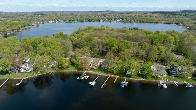 5256 Edgelake Drive, Hamburg Twp, MI 48169