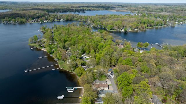 5256 Edgelake Drive, Hamburg Twp, MI 48169