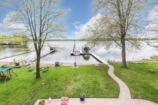 5256 Edgelake Drive, Hamburg Twp, MI 48169
