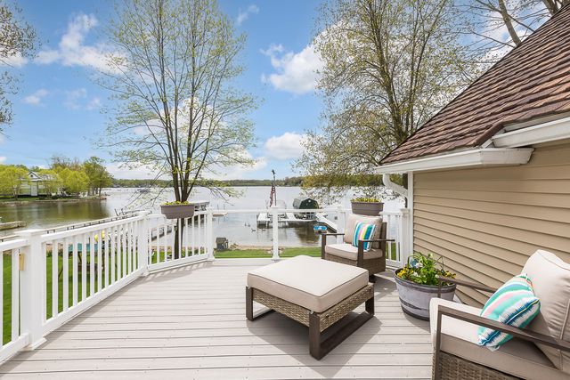 5256 Edgelake Drive, Hamburg Twp, MI 48169