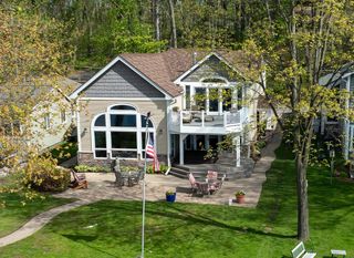 5256 Edgelake Drive, Hamburg Twp, MI 48169