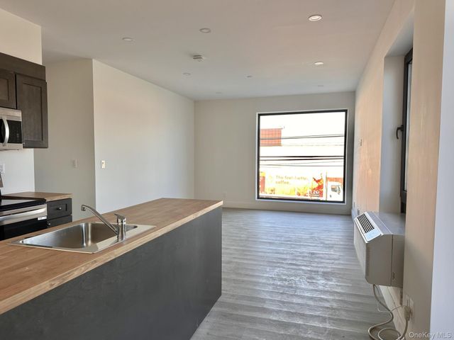 362 W MERRICK Road 201, Valley Stream, NY 11580