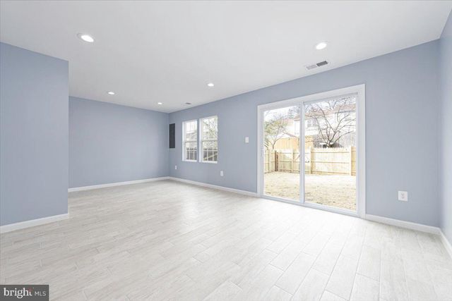 12304 WOODLAWN CT, Woodbridge, VA 22192