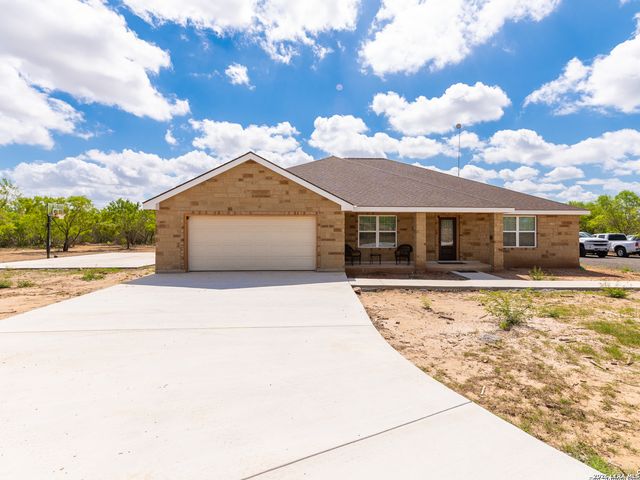 384 CR 124, Floresville, TX 78114