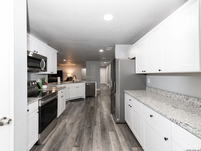 384 CR 124, Floresville, TX 78114