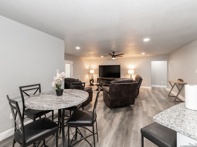 384 CR 124, Floresville, TX 78114