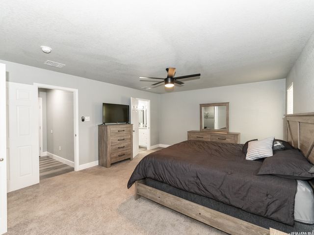 384 CR 124, Floresville, TX 78114