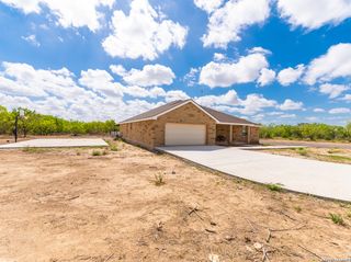 384 CR 124, Floresville, TX 78114