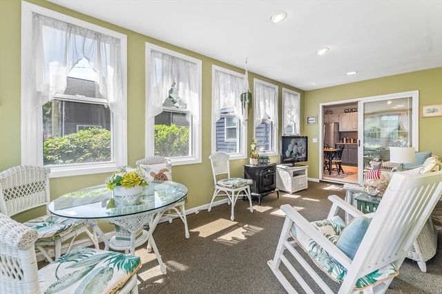 113 Oakdale Ave, Dedham, MA 02026