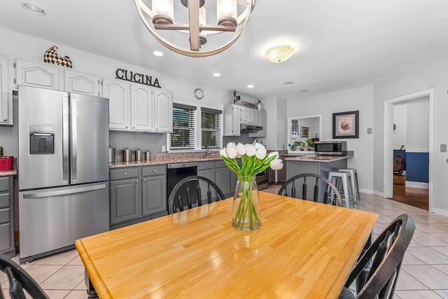 113 Oakdale Ave, Dedham, MA 02026