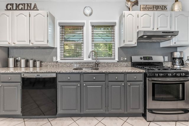 113 Oakdale Ave, Dedham, MA 02026