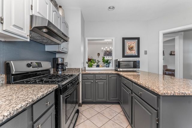 113 Oakdale Ave, Dedham, MA 02026