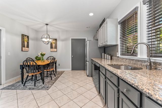 113 Oakdale Ave, Dedham, MA 02026