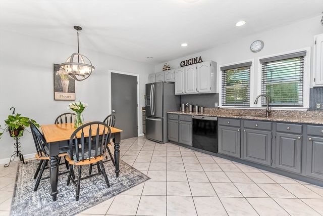 113 Oakdale Ave, Dedham, MA 02026
