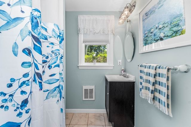 113 Oakdale Ave, Dedham, MA 02026