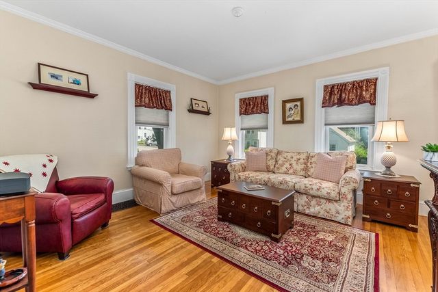 113 Oakdale Ave, Dedham, MA 02026